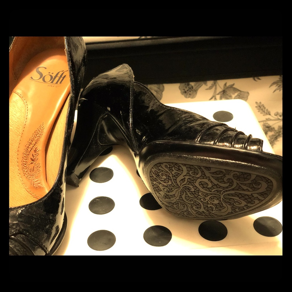 Soft black heel shoes